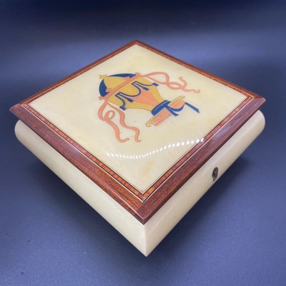 Reuge romance swiss music‎ box Italy. Without key.